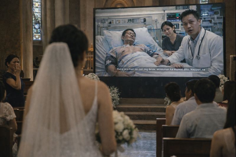 Có thể là hình ảnh về một hoặc nhiều người và đám cưới