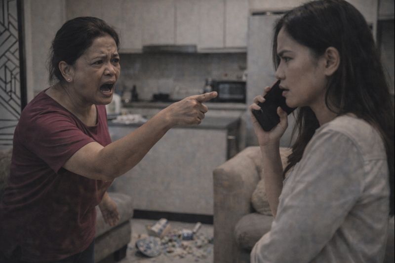 Có thể là hình ảnh về một hoặc nhiều người